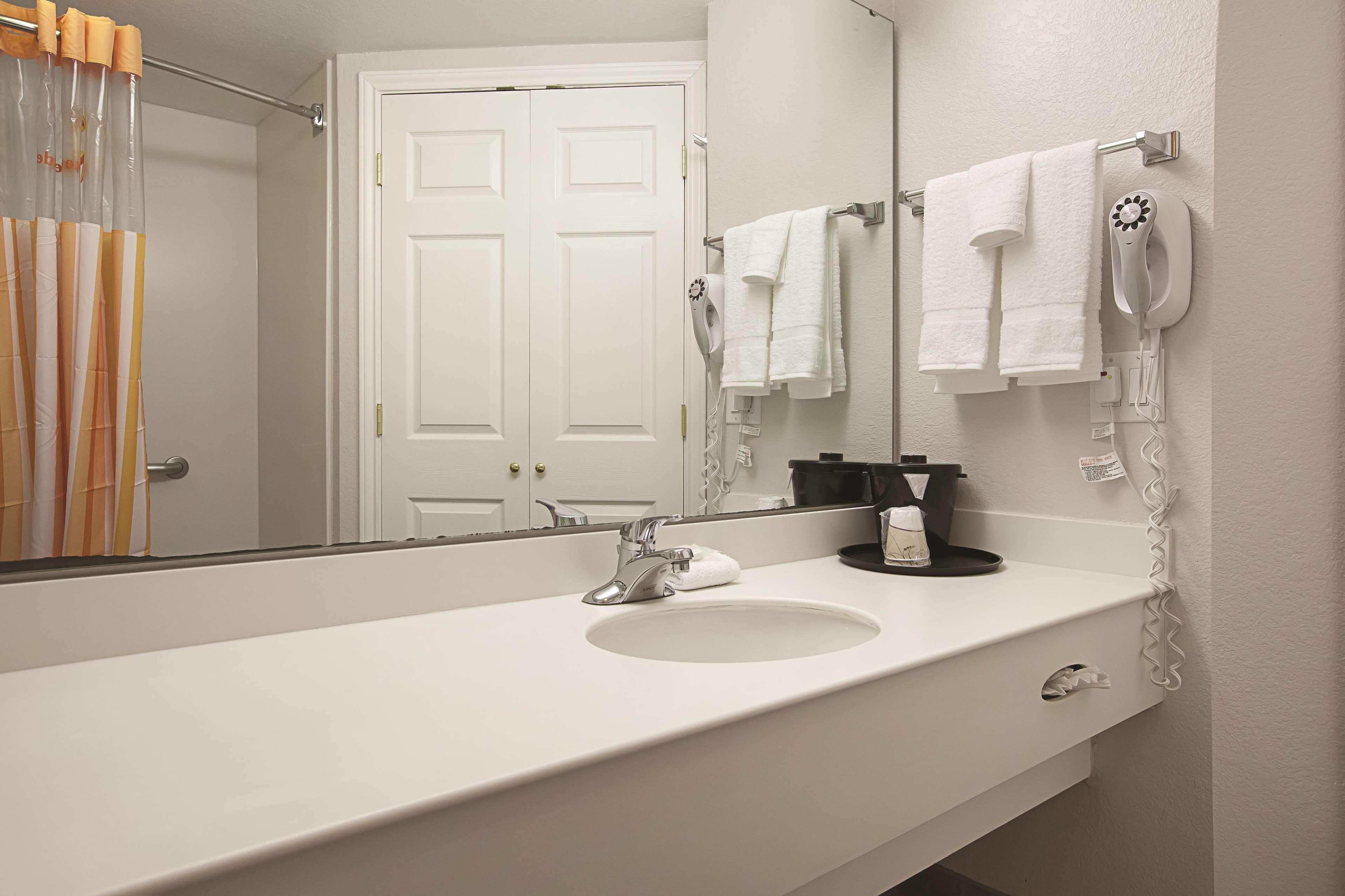 Hotel La Quinta By Wyndham Raleigh Durham Intl Ap Morrisville Exterior foto